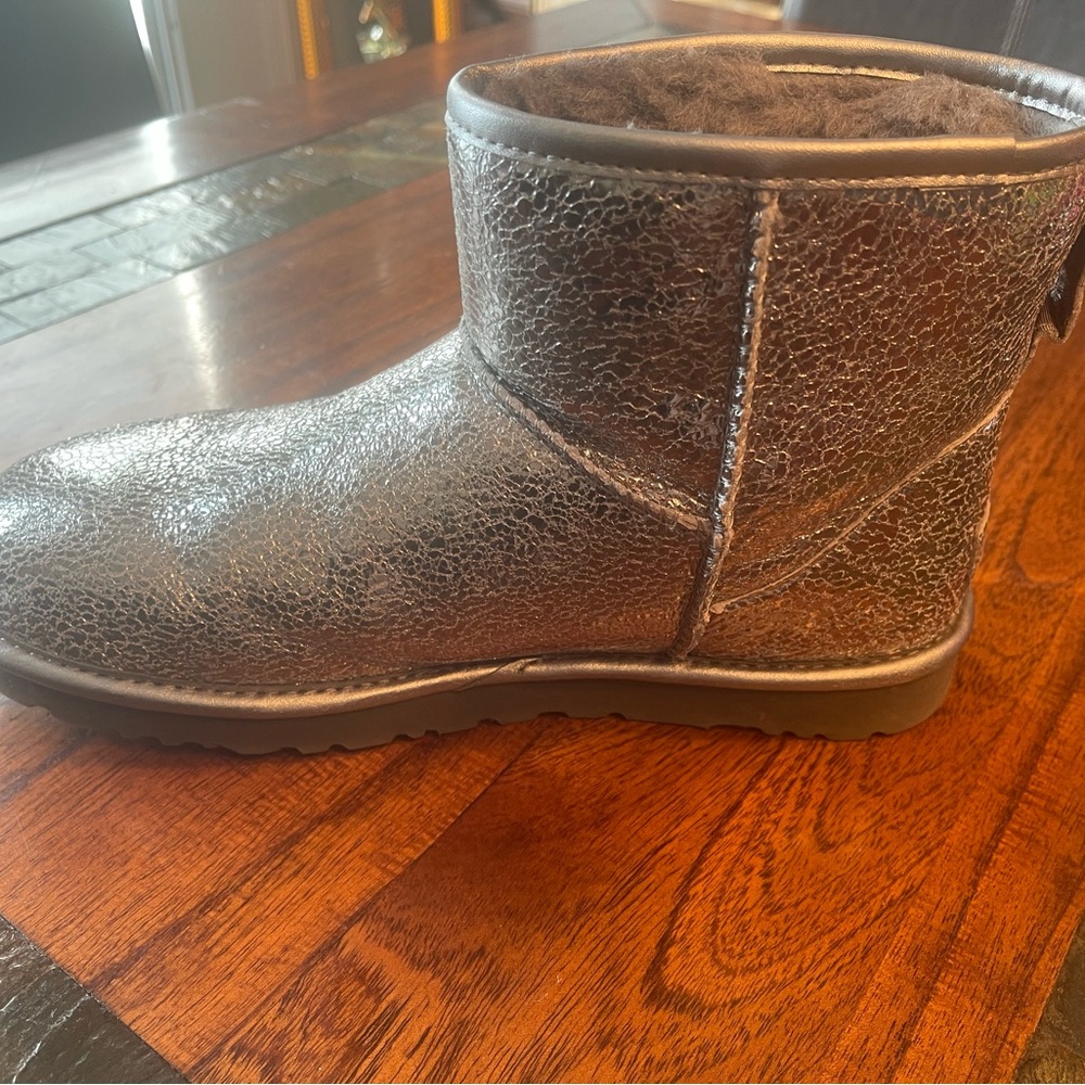 Silver Women UGG boots. Only worn once.